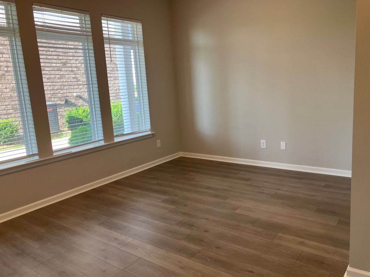 2400G Arden Village Dr - Photo 4 of 27