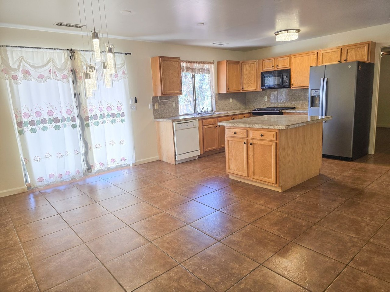 4735 E Valley Ln - Photo 2 of 18