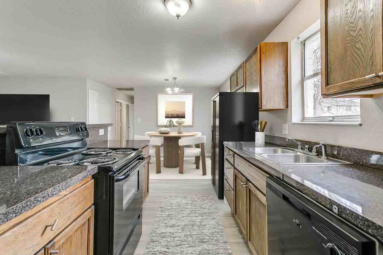 712 Sw Sunset Ln - Photo 2 of 14