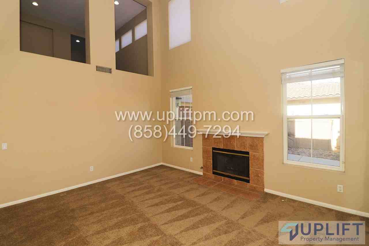 1430 Stanislaus Dr - Photo 3 of 35