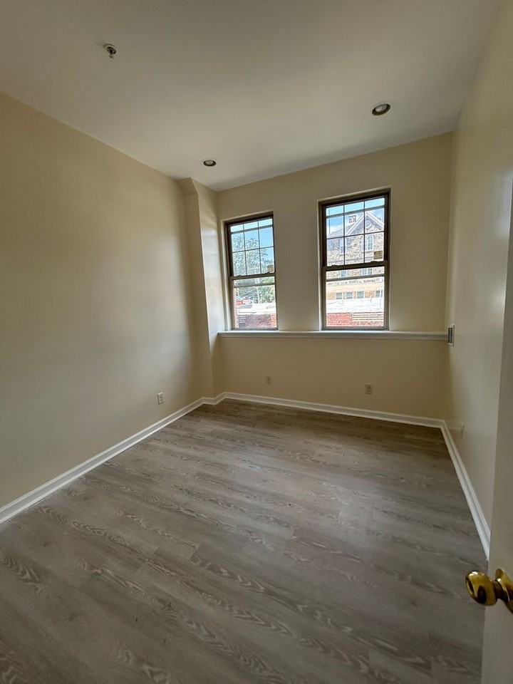 4700 Stenton Ave. - Photo 6 of 16