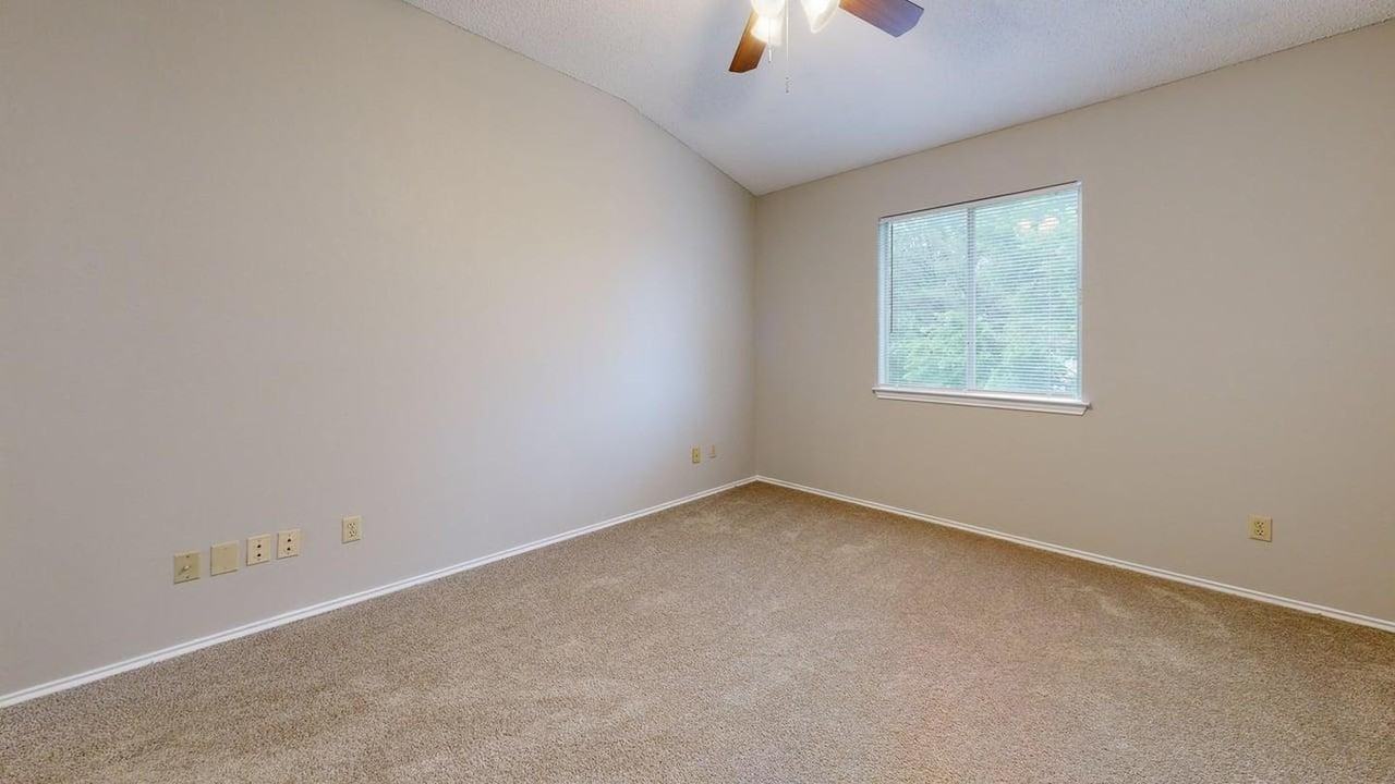 Charming Cedar Park home with spacious living and prime location - Photo 5 of 17