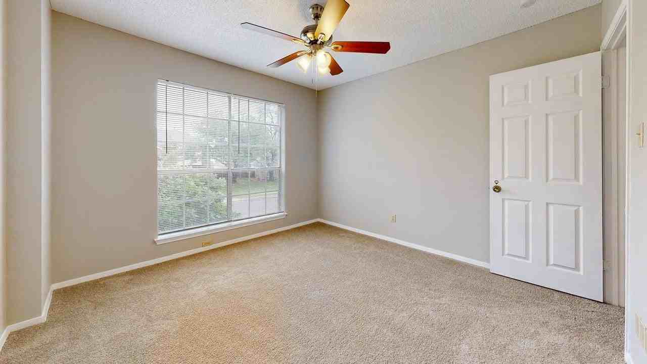 Charming Cedar Park home with spacious living and prime location - Photo 7 of 17