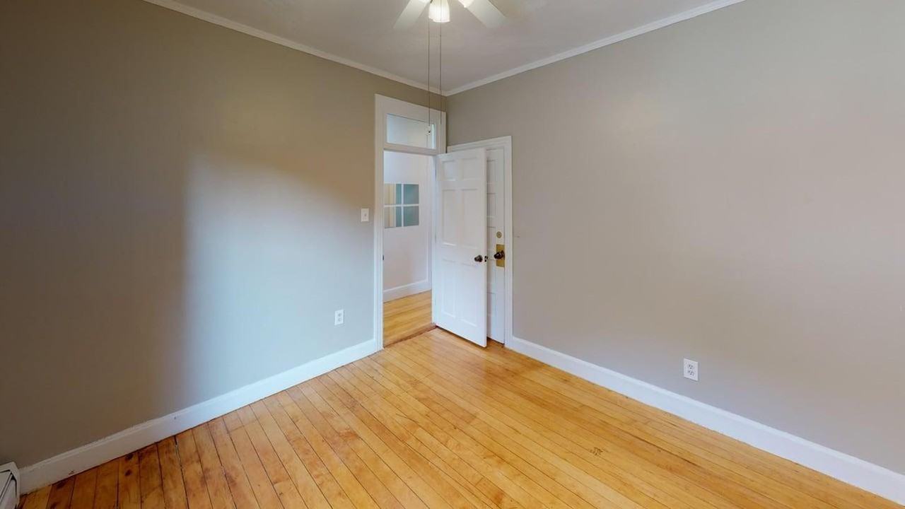 Light-filled Brighton apartment with backyard - Photo 4 of 11