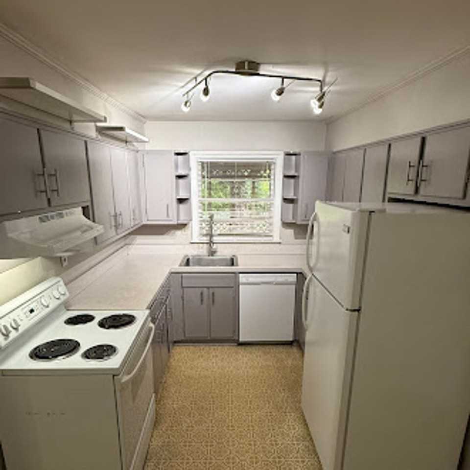 950 Homewood Ct - Photo 2 of 12