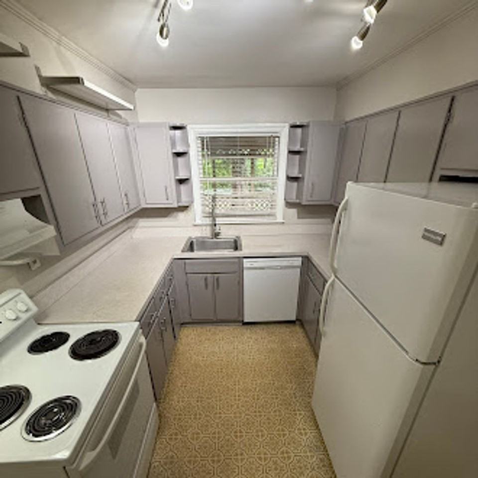 950 Homewood Ct - Photo 4 of 12