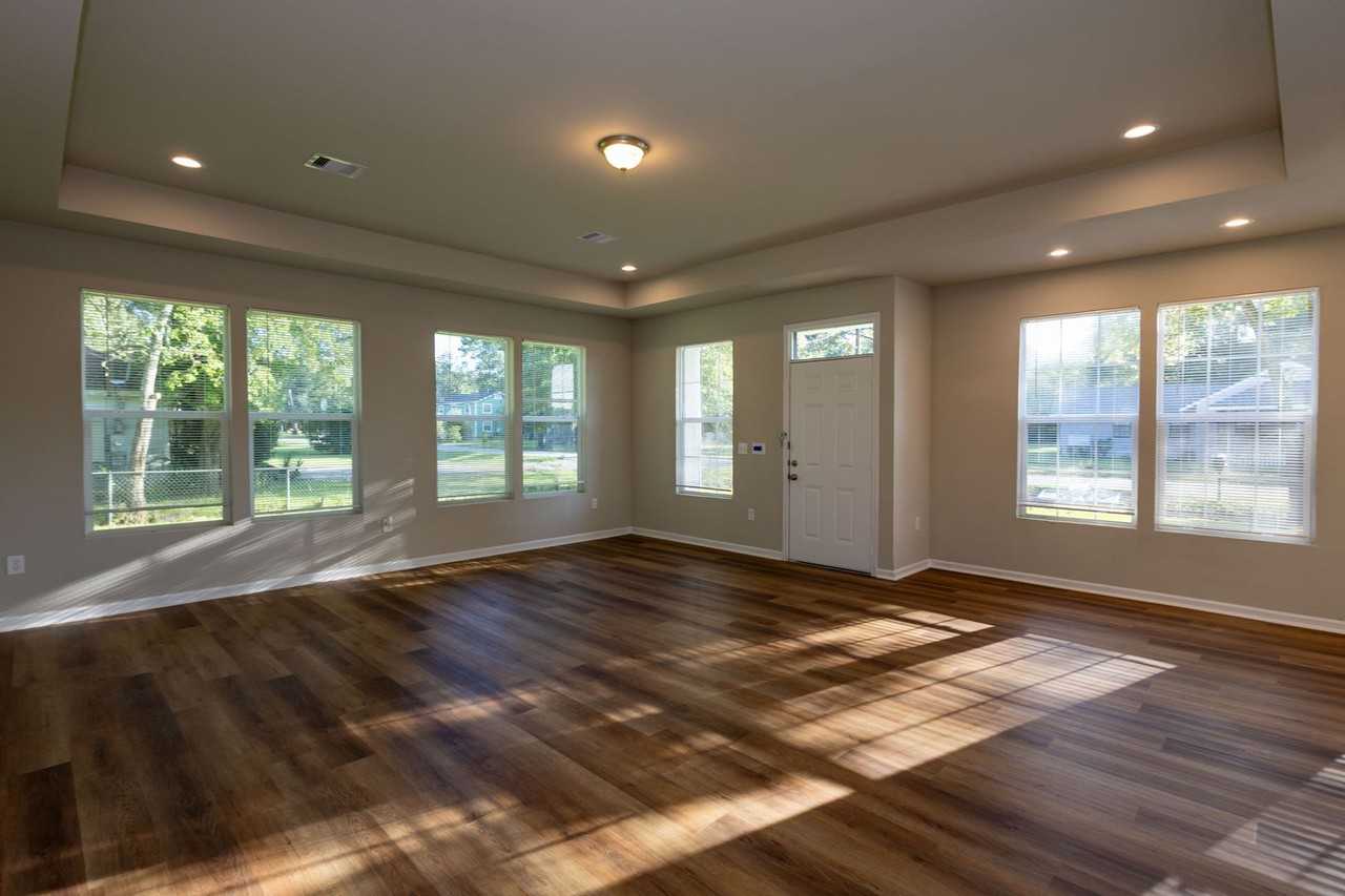 11292 Hodge Rd - Photo 3 of 14