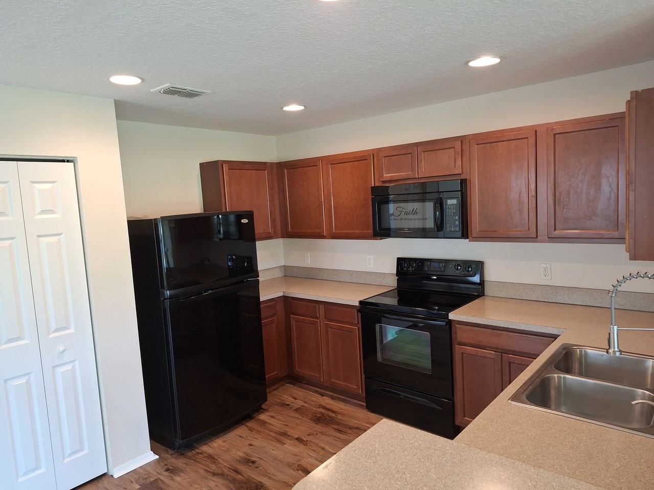550 Mount Olympus Blvd #02 - Photo 5 of 16