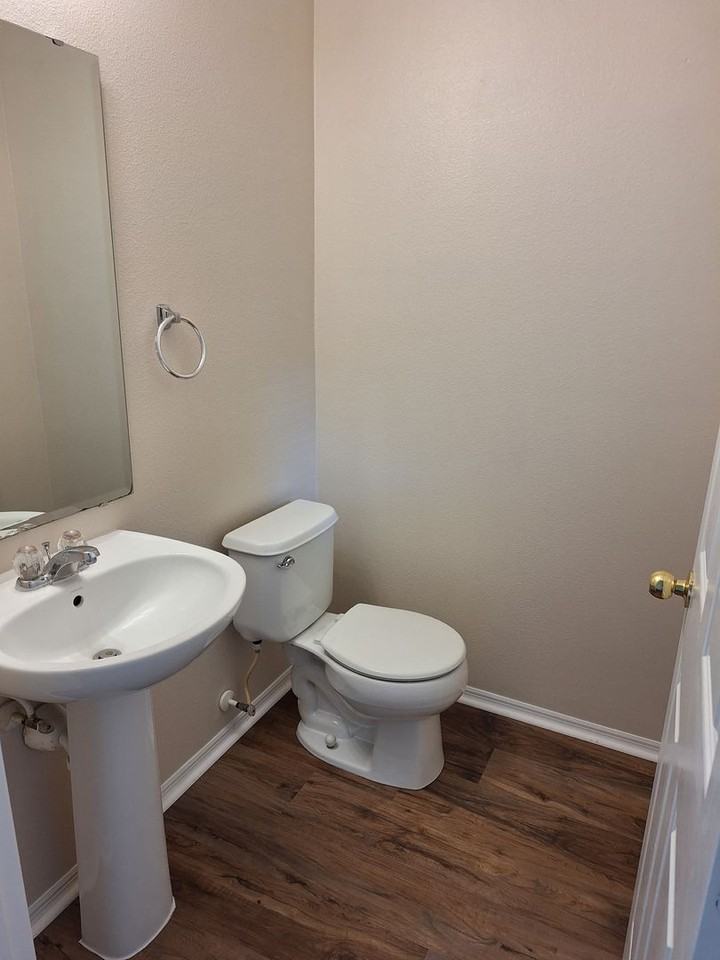 550 Mount Olympus Blvd #02 - Photo 7 of 16