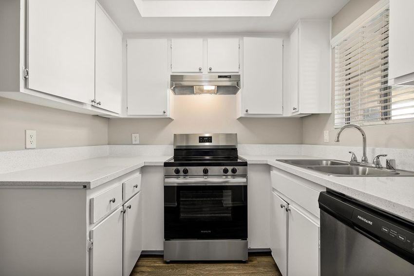 1250 S Euclid St - Photo 4 of 27