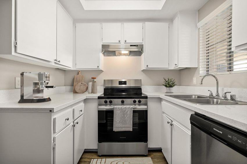 1250 S Euclid St - Photo 6 of 27