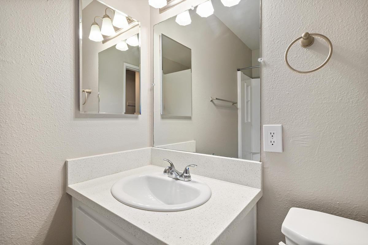 1250 S Euclid St - Photo 5 of 27