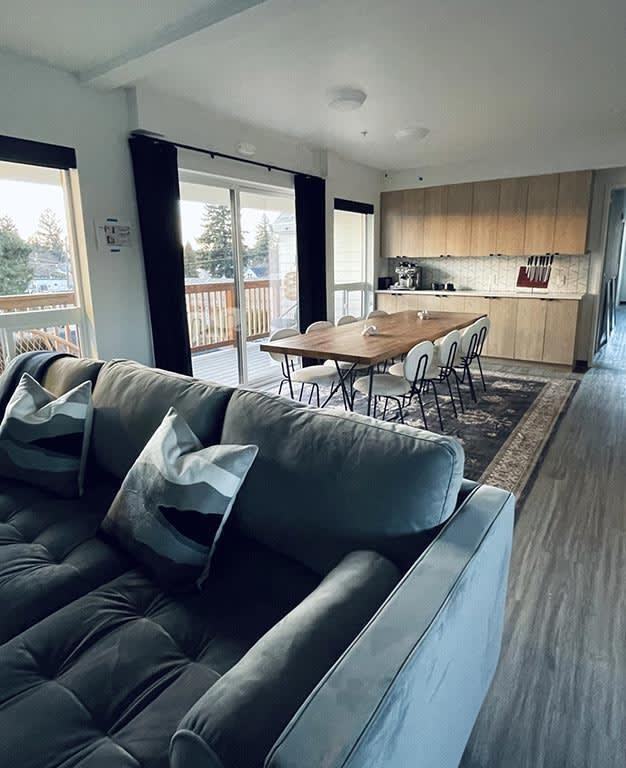 1435 Ne 62nd Ave - Photo 6 of 9