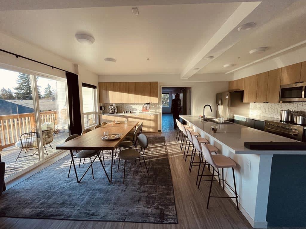 1435 Ne 62nd Ave - Photo 4 of 9