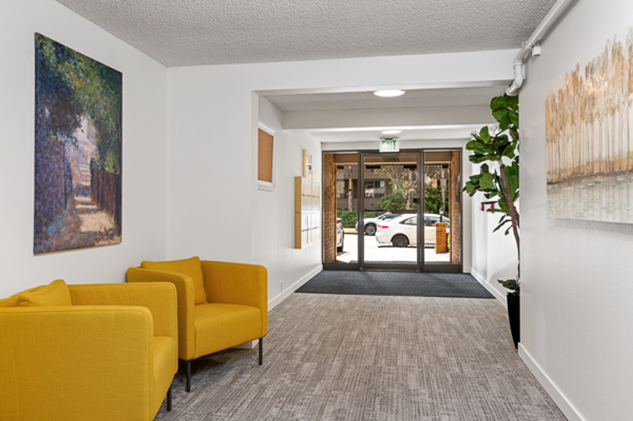 Ederling Apartments - Photo 4 of 31