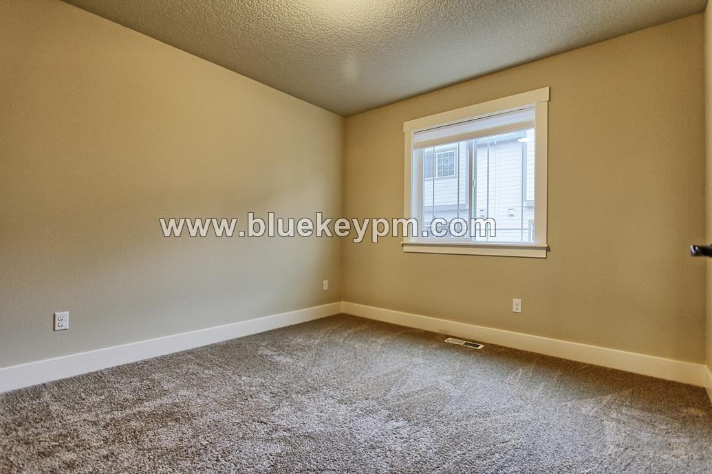 15119 Northwest Rossetta Street - Photo 6 of 13