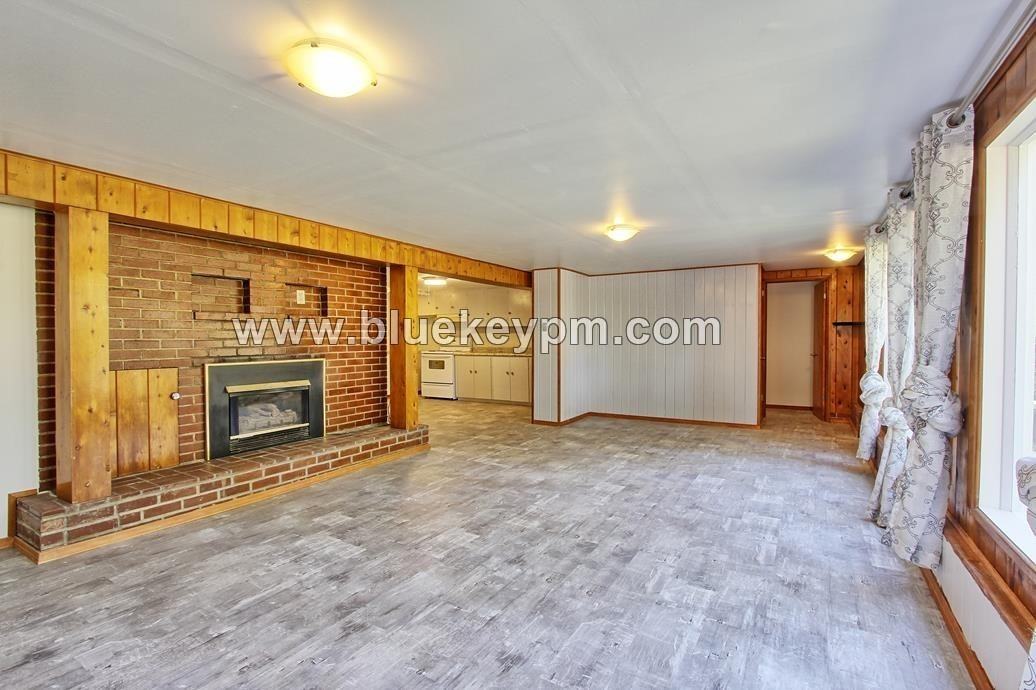 2952 Sw Huber St #B - Photo 4 of 11