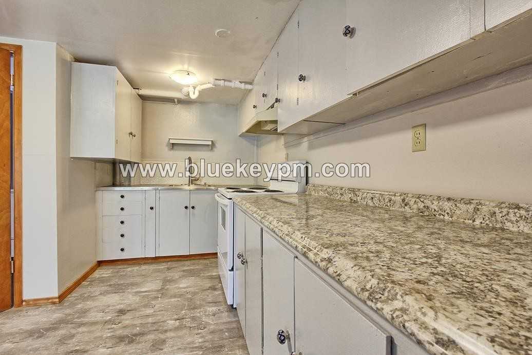 2952 Sw Huber St #B - Photo 6 of 11