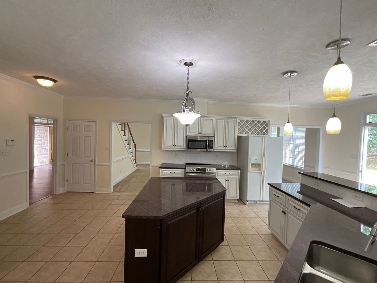 375 Barnsley Dr - Photo 7 of 40