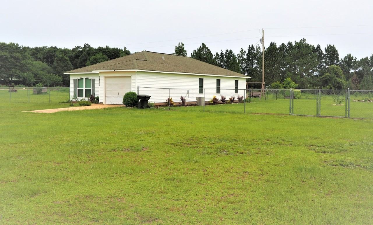 32553 Rodeo Dr - Photo 2 of 22