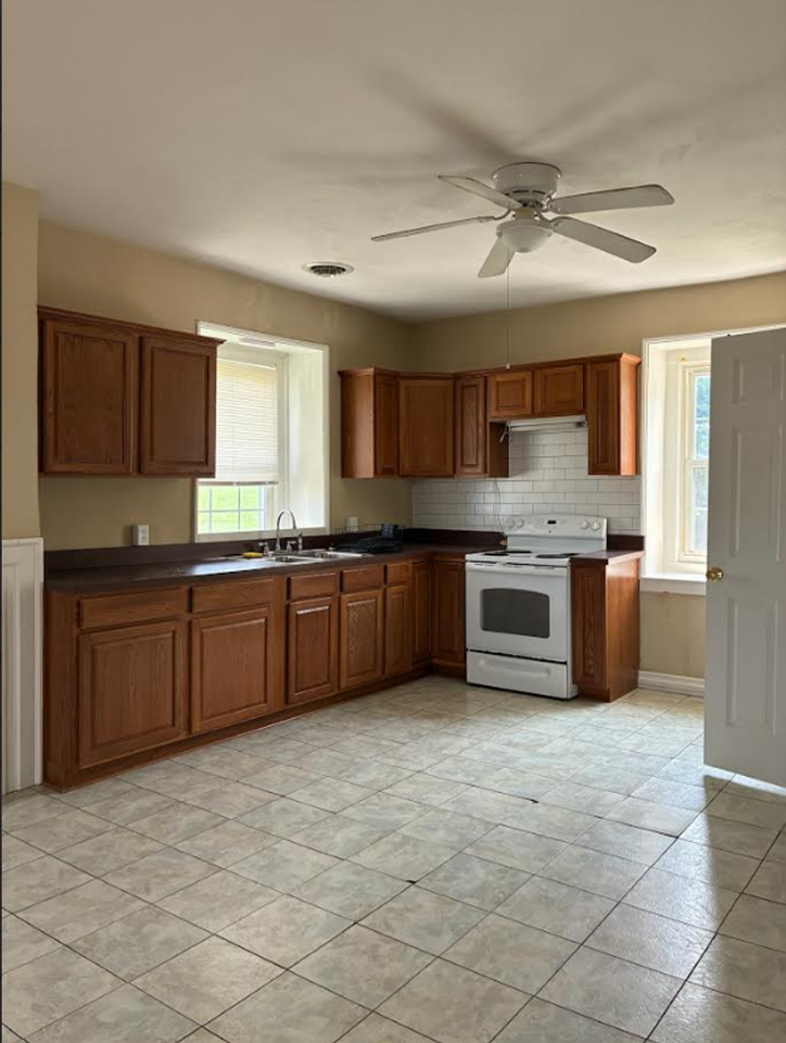 4875 Hanover Rd - Photo 4 of 7