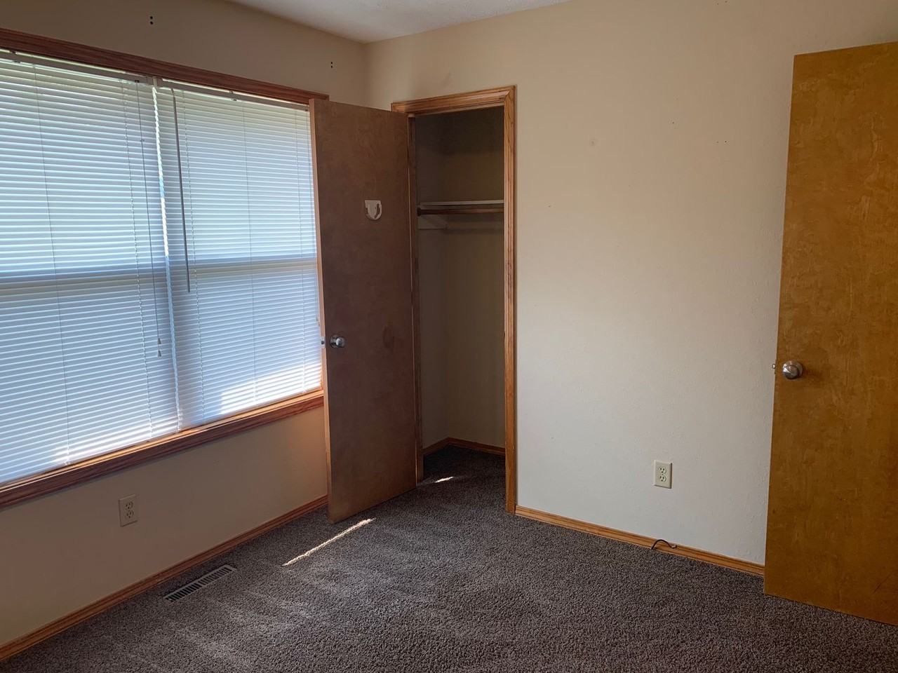 3845 W Roxbury St - Photo 5 of 12