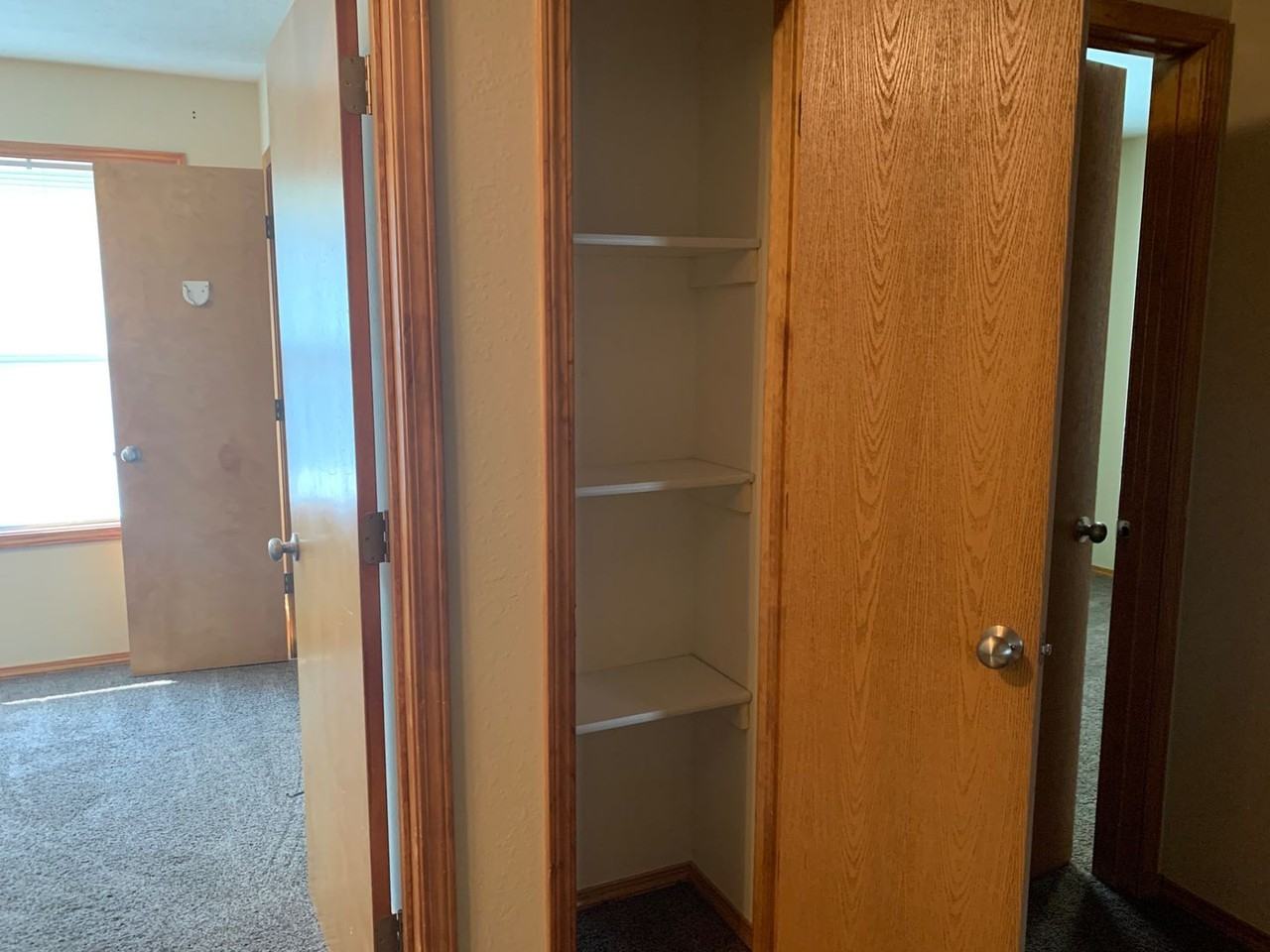 3845 W Roxbury St - Photo 3 of 12