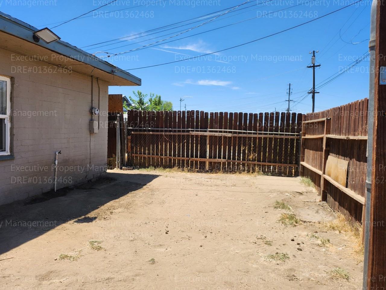 626 30th St - Photo 2 of 20