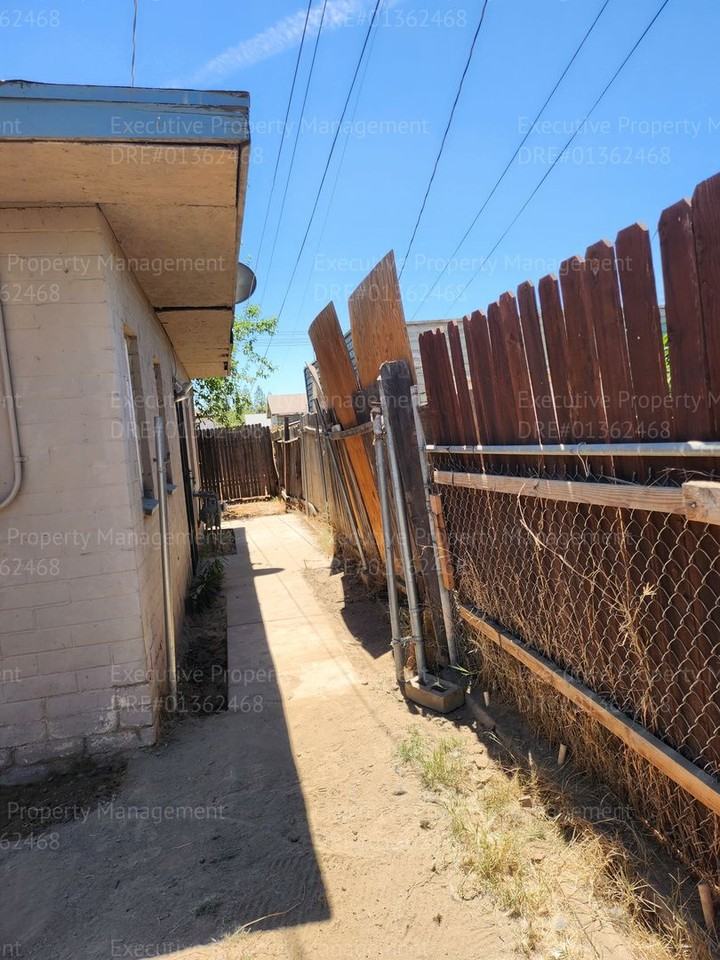 626 30th St - Photo 3 of 20