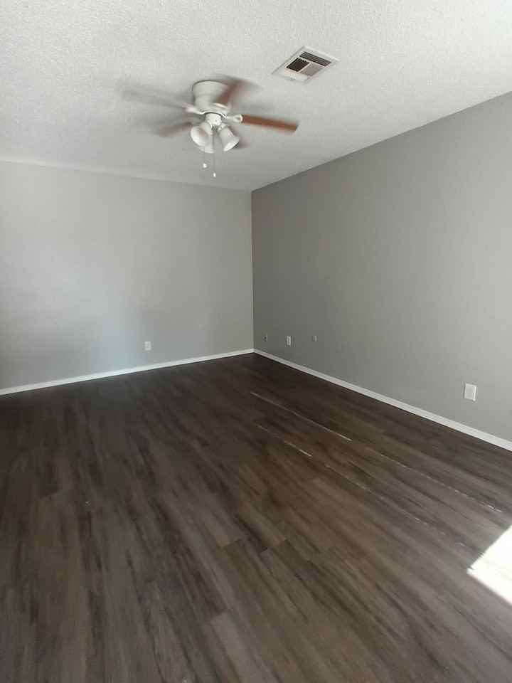 4035 S Locust Dr - Photo 3 of 29