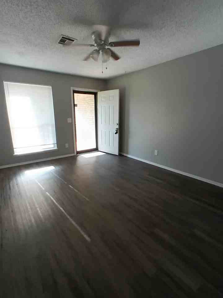 4035 S Locust Dr - Photo 4 of 29