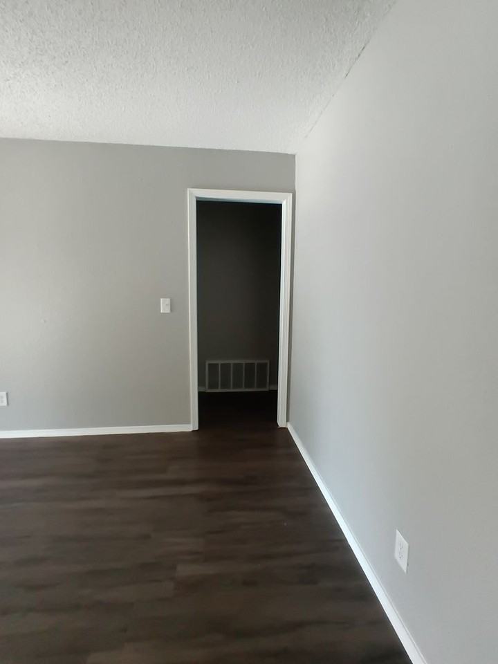 4035 S Locust Dr - Photo 5 of 29