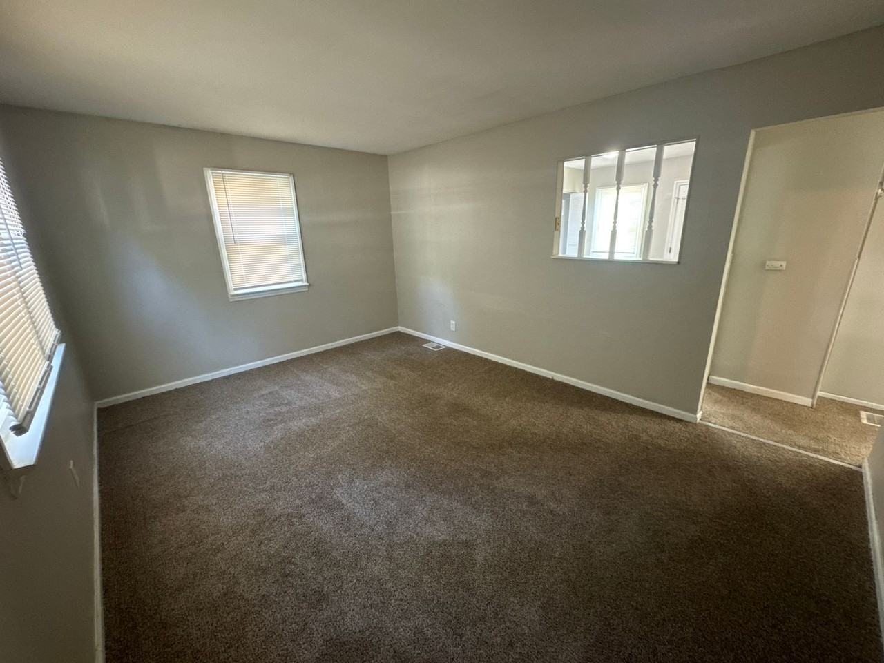 306 Mueller Ave - Photo 3 of 10