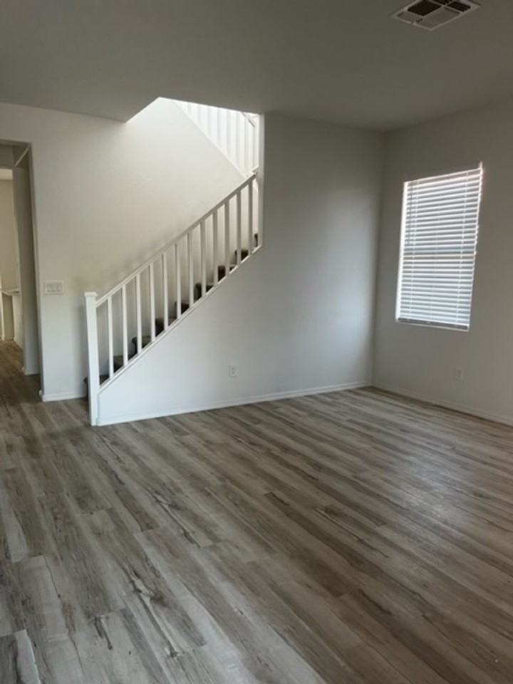1898 S Falcon Dr - Photo 2 of 16