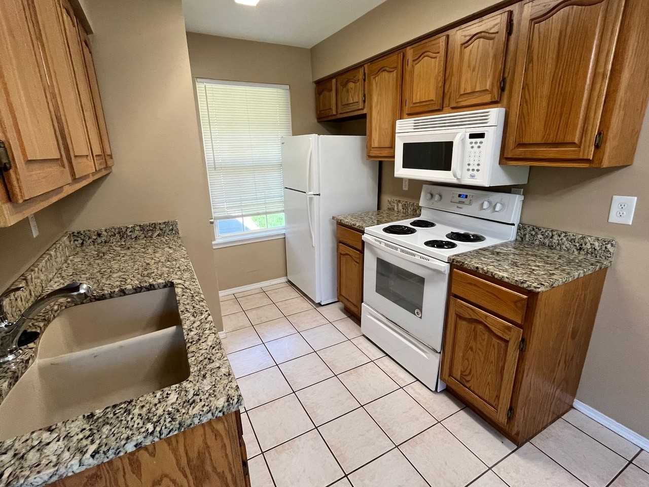 1210 E 13th St - Photo 4 of 15