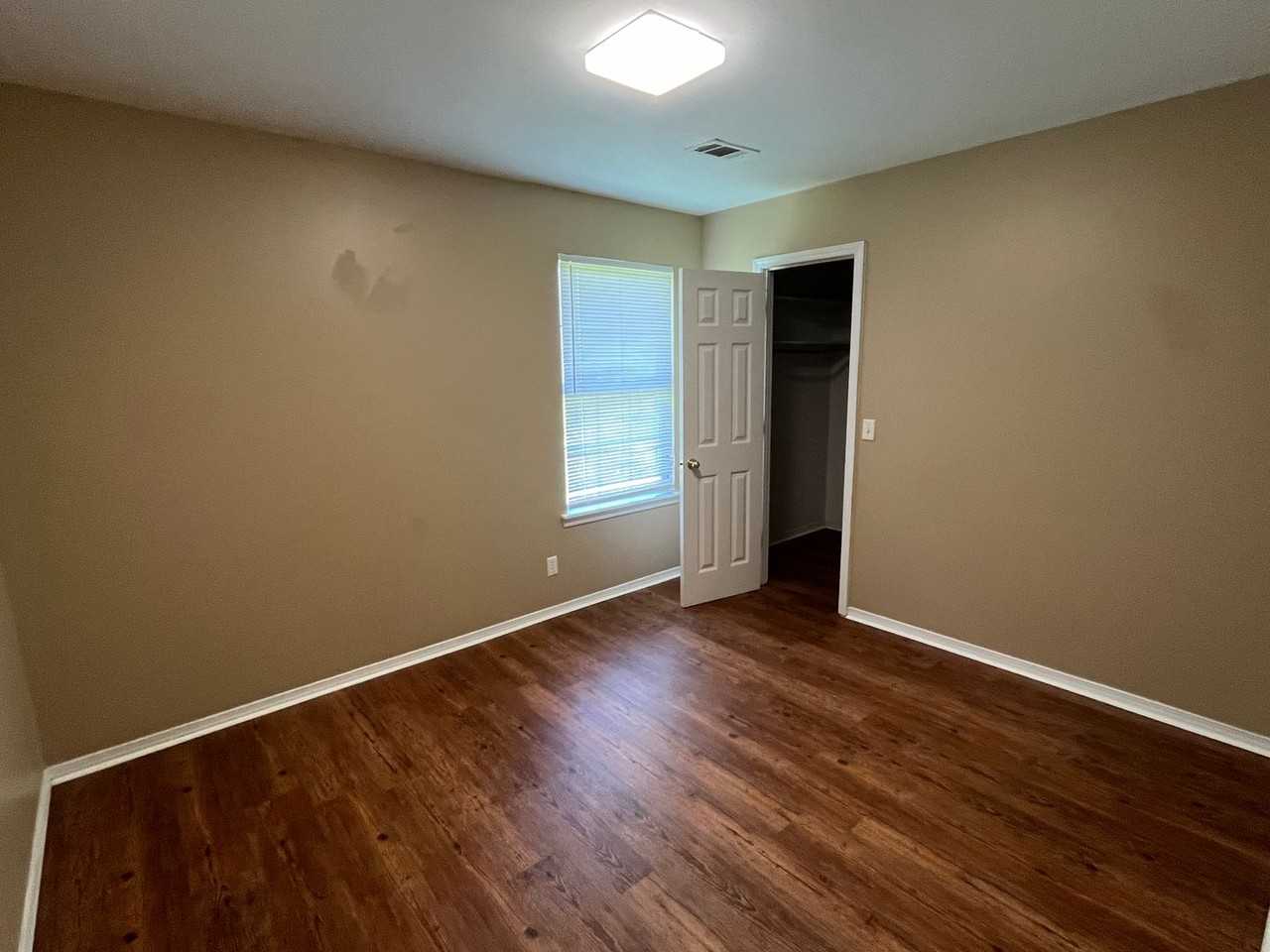 1210 E 13th St - Photo 6 of 15