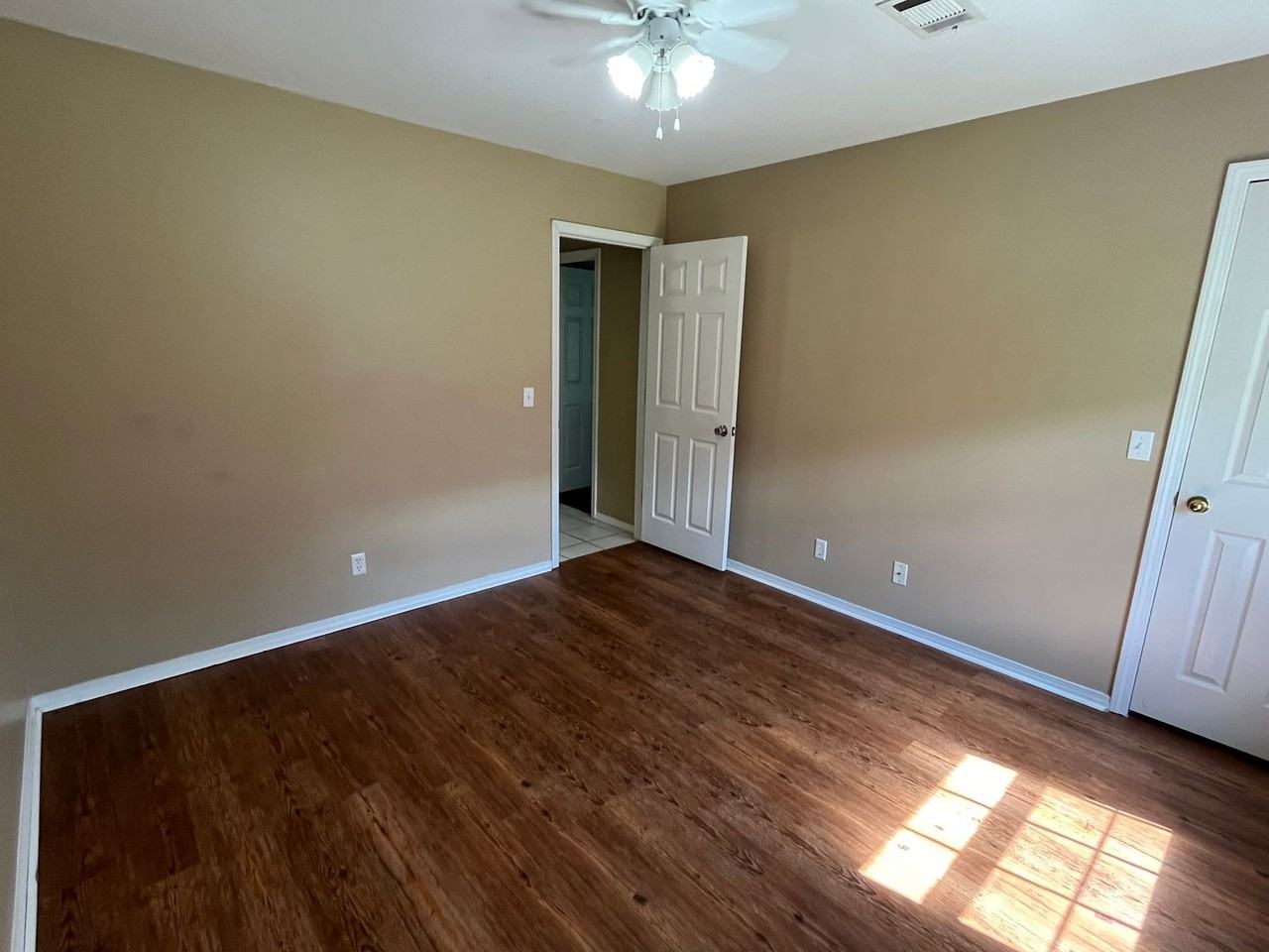 1210 E 13th St - Photo 7 of 15