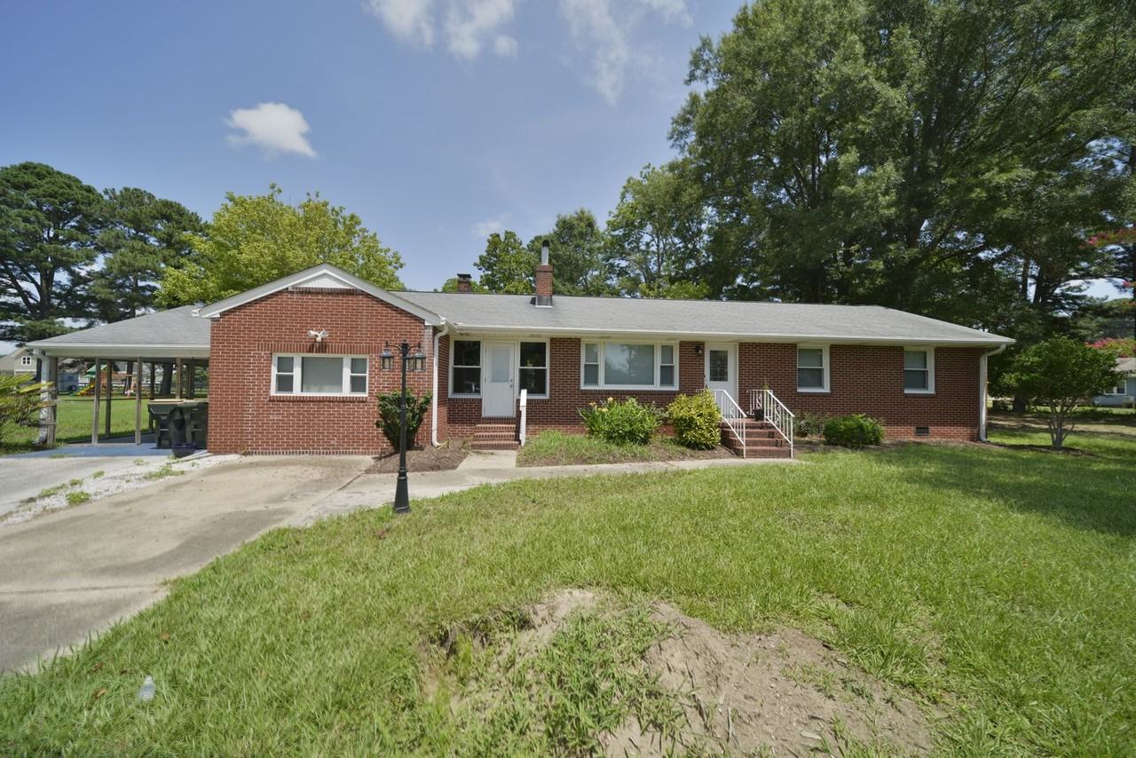 2505 Seaford Rd - Photo 2 of 17