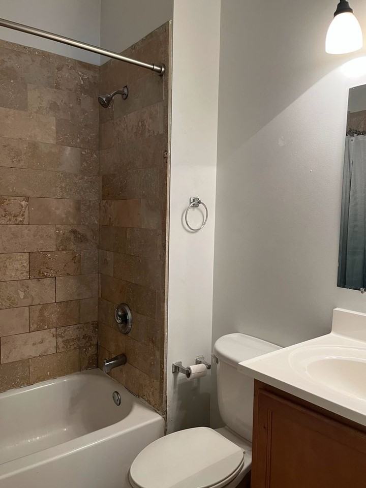 2724 2724 1FL Salena Street - Photo 4 of 7