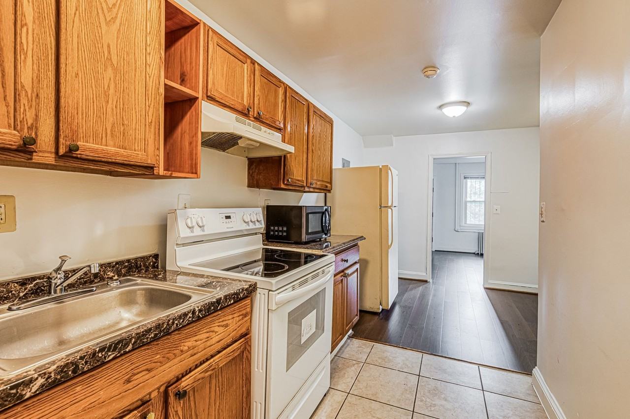 316 18th Pl NE - Photo 2 of 36