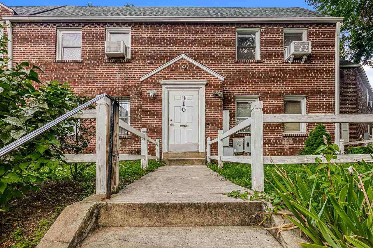 316 18th Pl NE - Photo 3 of 36