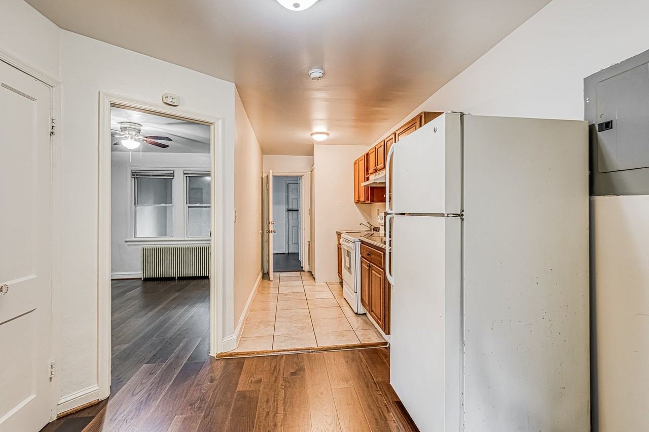 316 18th Pl NE - Photo 6 of 36