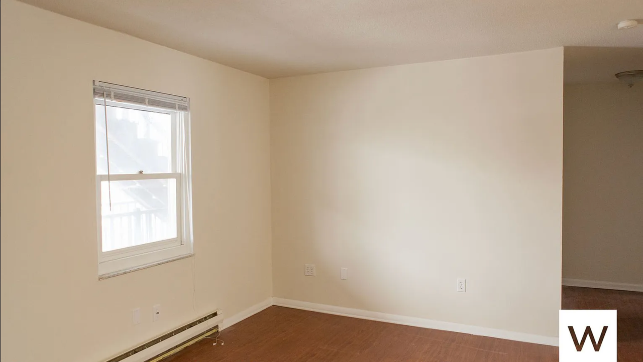 401 S Woodlawn - Photo 2 of 9