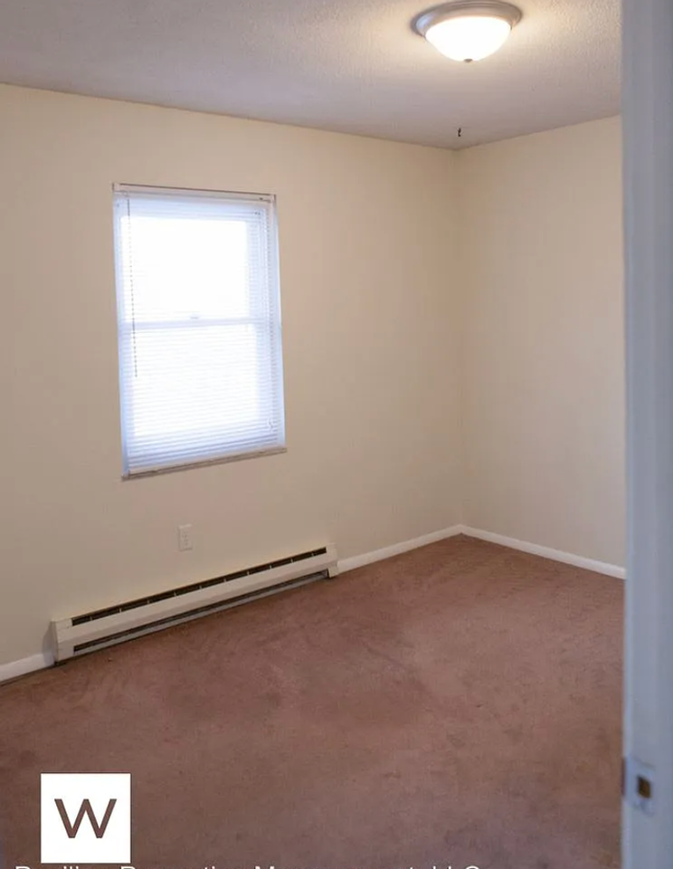 401 S Woodlawn - Photo 5 of 9