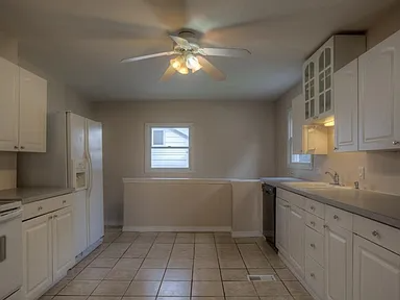 6843 Leavenworth St - Photo 3 of 22