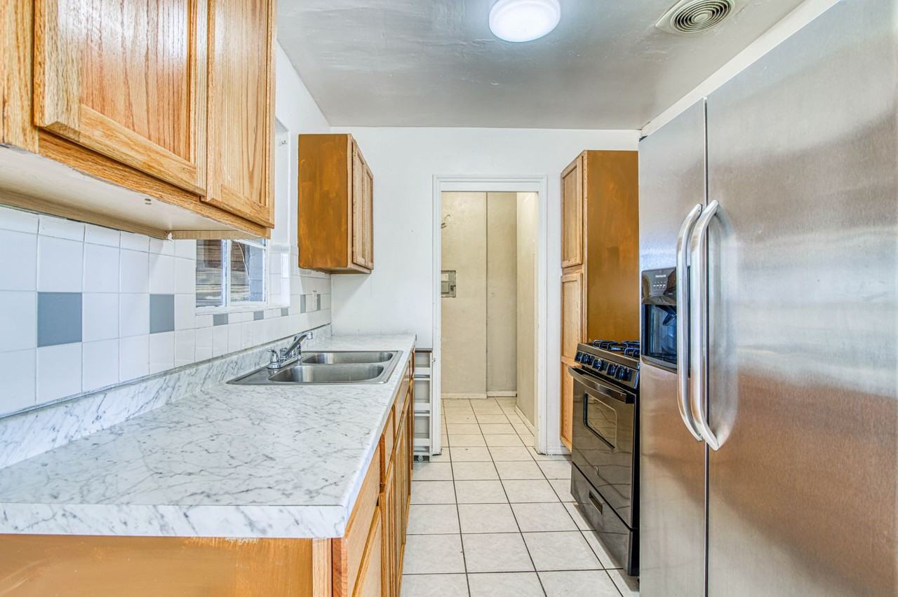 8116 Rogers Rd - Photo 3 of 48