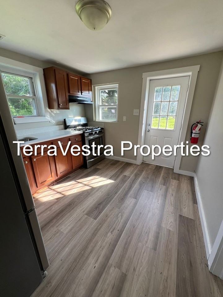 205 Peace Ln - Photo 4 of 20
