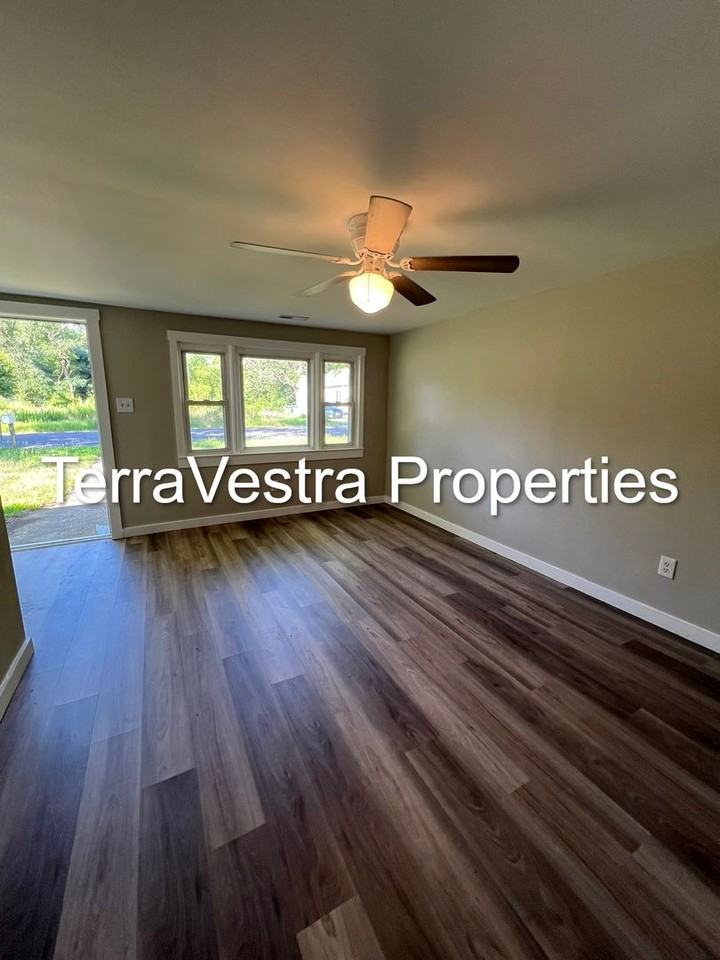 205 Peace Ln - Photo 6 of 20