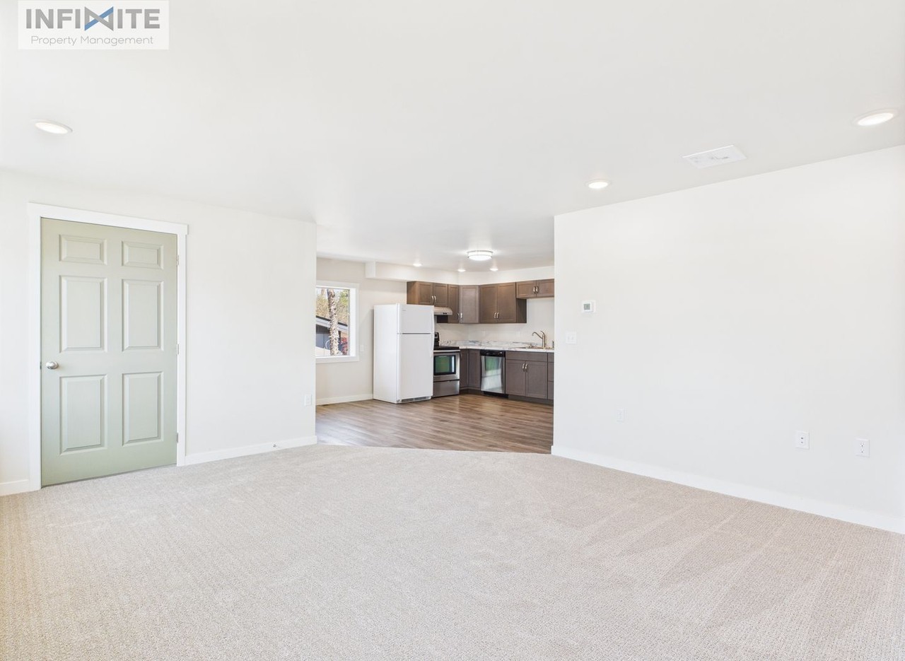 208 N Hoffman St #1 - Photo 6 of 15