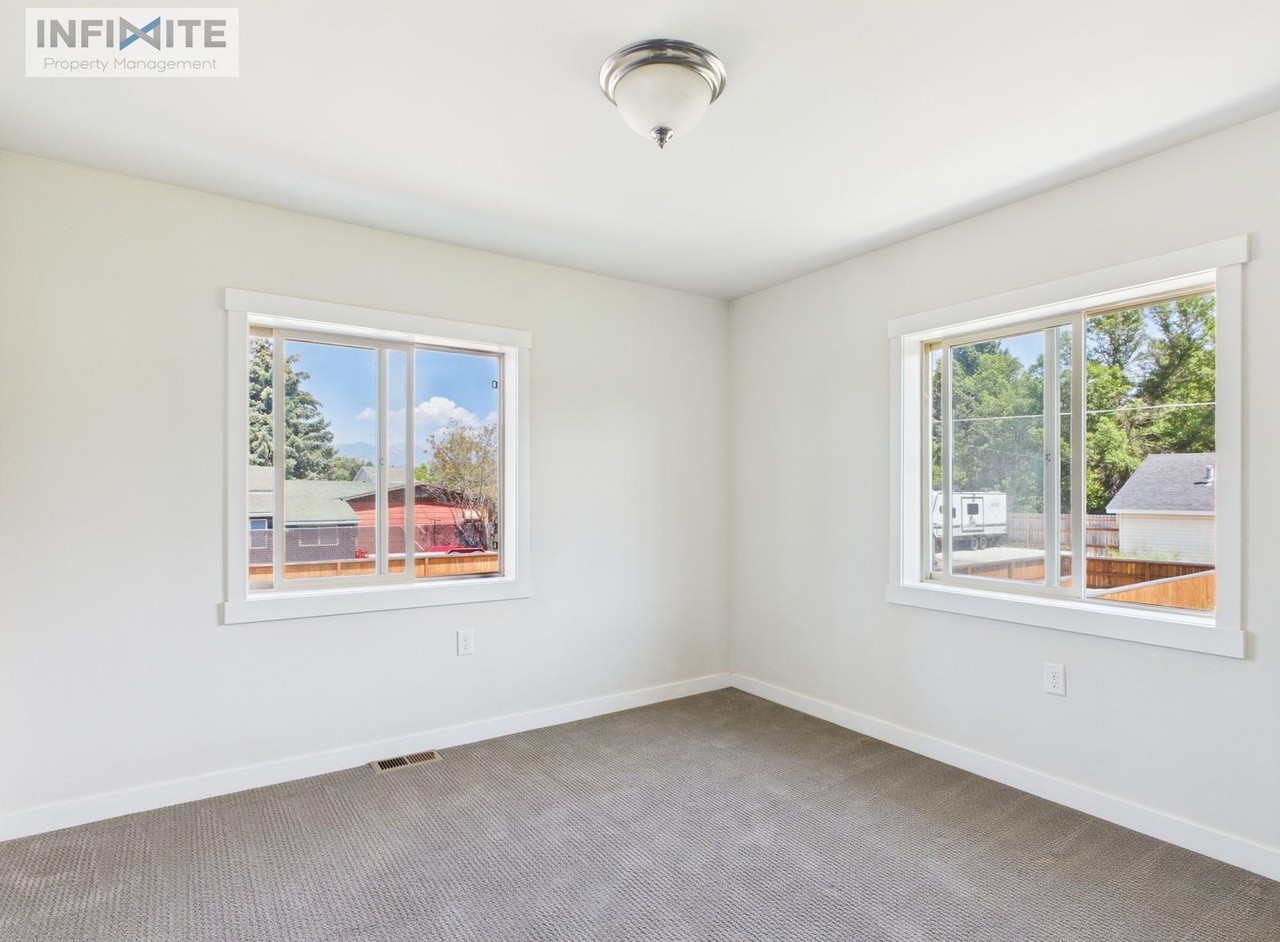 208 N Hoffman St #1 - Photo 7 of 15